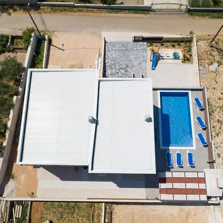 Azeret With Swimminpool Apartmán Maslenica
