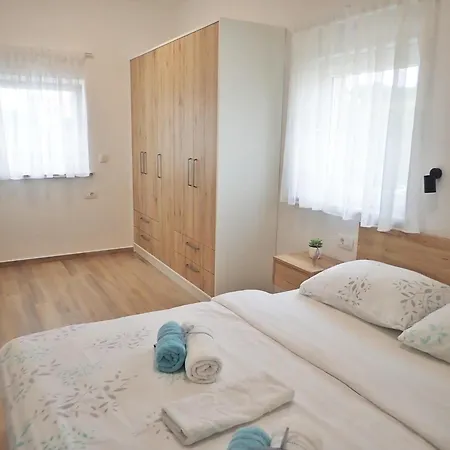 Apartman Azeret With Swimminpool
