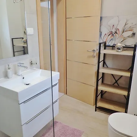Azeret With Swimminpool Apartman Maslenica