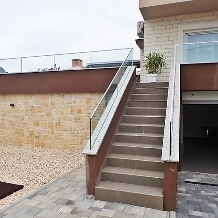Apartman Azeret With Swimminpool