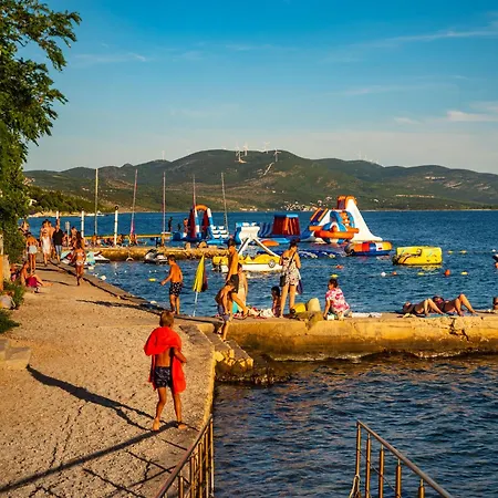 Azeret With Swimminpool Apartman Maslenica